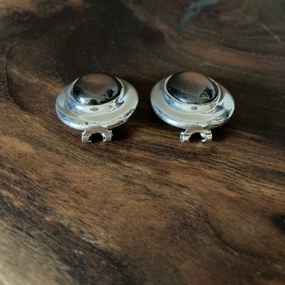 Vintage Liz Clips - Picture 2 of 6